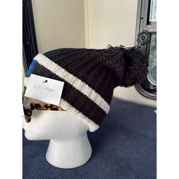 NWT - Calvin Klein Cable Knit Pom Beanie - Picture 3 of 5